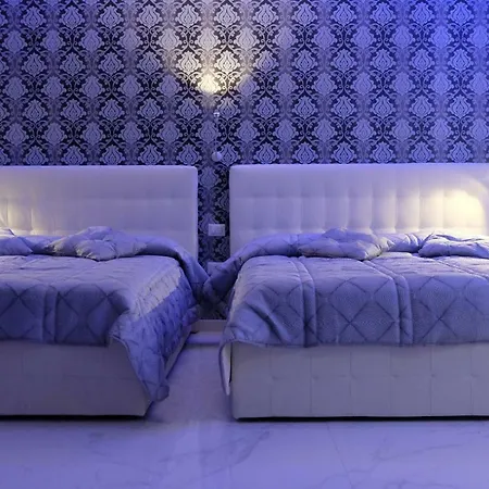 White Idromassaggio Su Richiesta 펜션 나폴리