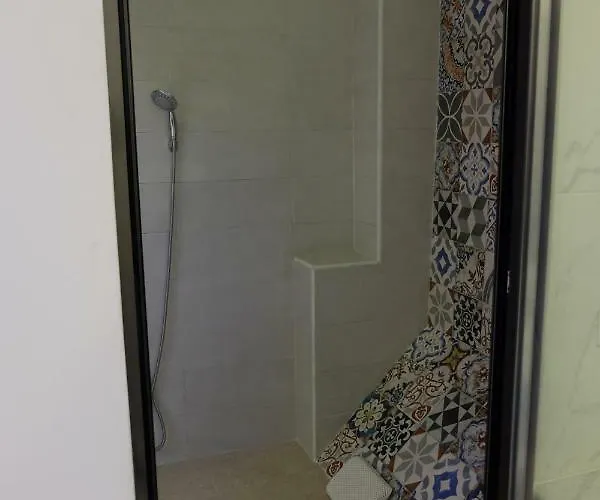 White Idromassaggio Su Richiesta *